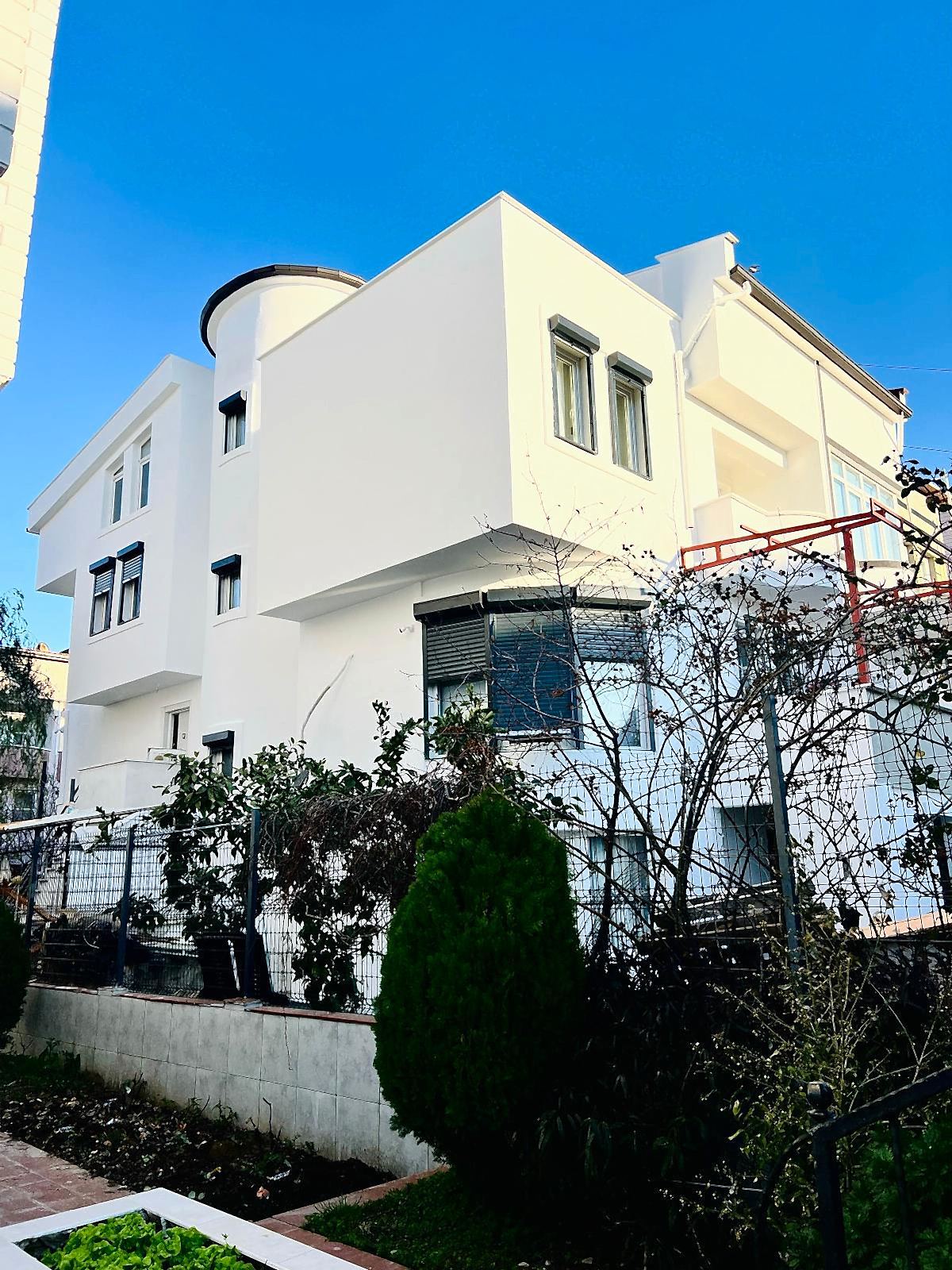 Isı Yalıtımı, Mantolama, Ses Yalıtımı, İzolasyon, Su Yalıtımı, Drenaj, Çatı Aktarma, Yalı Baskı, Epoksi Zemin, Cephe Kaplama, Cephe Boyama, Enerji Kimlik, Söve, Fileli Sıva, Dekoratif Sıva, Tadilat, Dyo Uygulayıcı Bayii, Fili Boya ve Dalmaçyalı Uygulayıcı Bayii, Sika Uygulayıcı Bayii