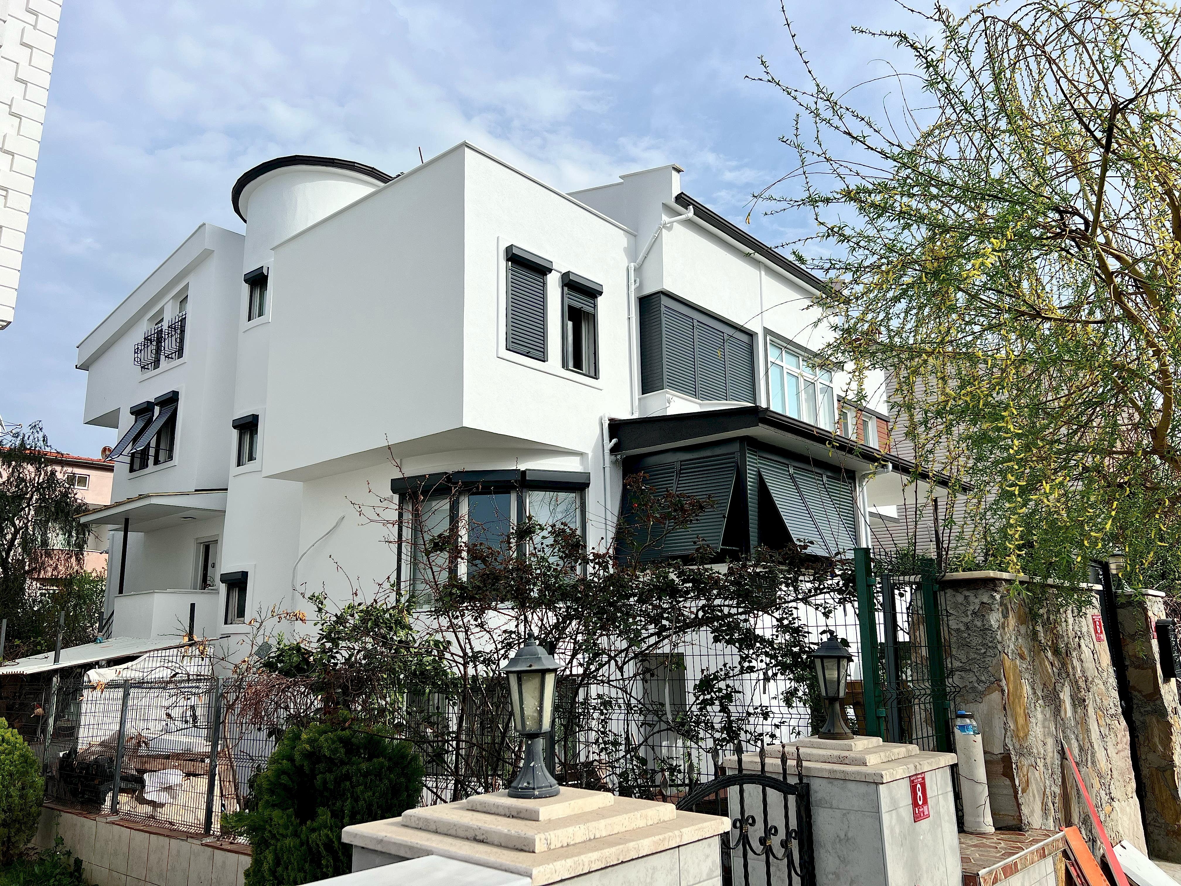 Isı Yalıtımı, Mantolama, Ses Yalıtımı, İzolasyon, Su Yalıtımı, Drenaj, Çatı Aktarma, Yalı Baskı, Epoksi Zemin, Cephe Kaplama, Cephe Boyama, Enerji Kimlik, Söve, Fileli Sıva, Dekoratif Sıva, Tadilat, Dyo Uygulayıcı Bayii, Fili Boya ve Dalmaçyalı Uygulayıcı Bayii, Sika Uygulayıcı Bayii